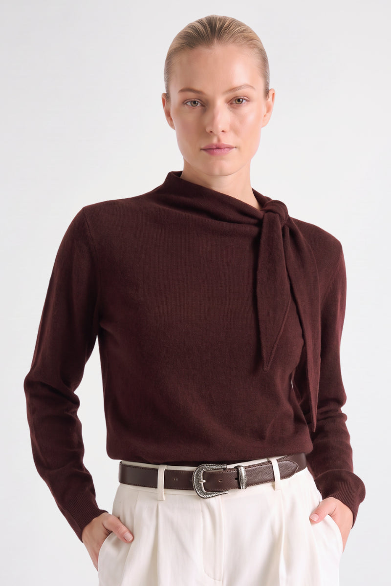 Brązowy sweter z wełny i moheru z szalowym kołnierzem
