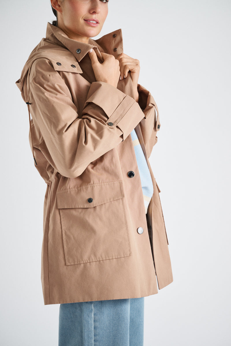 Parka do połowy uda w kolorze camel z odpinanym kapturem